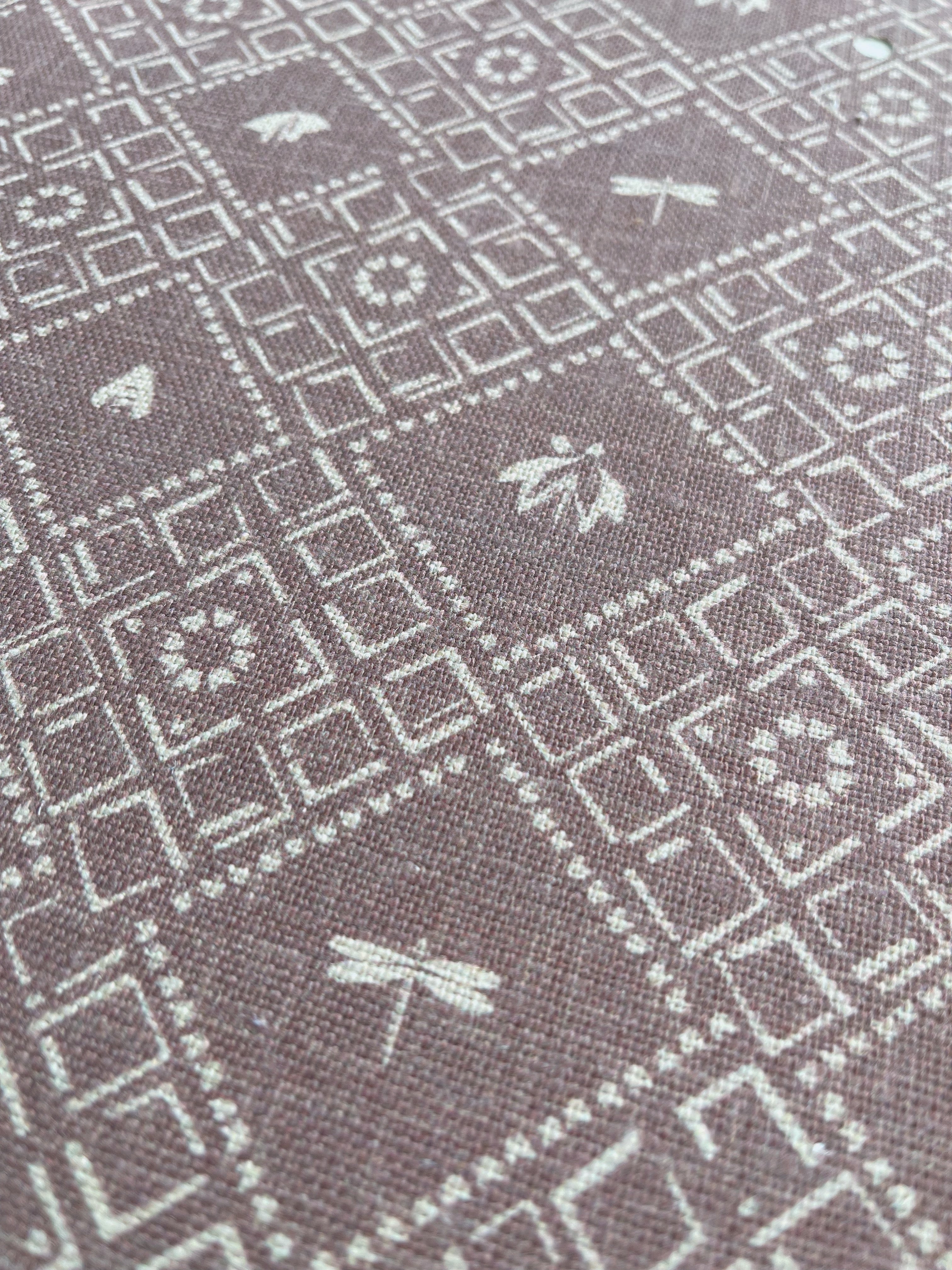 Americana pillow in Orchid – close-up of natural linen and pattern from the Fauna Collection
