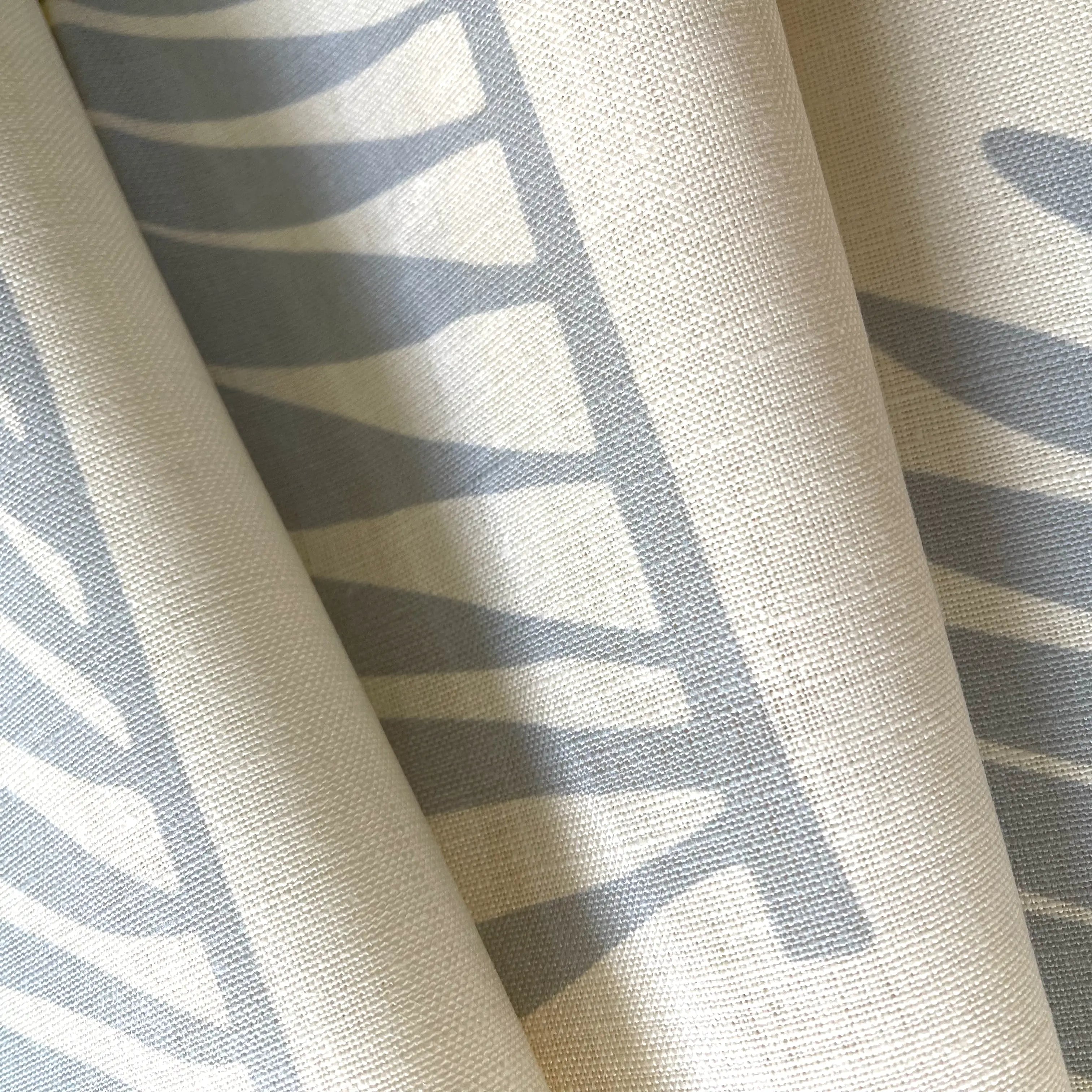 Palmetto fabric in Ocean by Emily Daws β close-up detail of Belgian linen, Charleston Collection