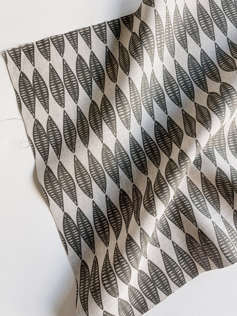 Leaflette Fabric in Peppercorn