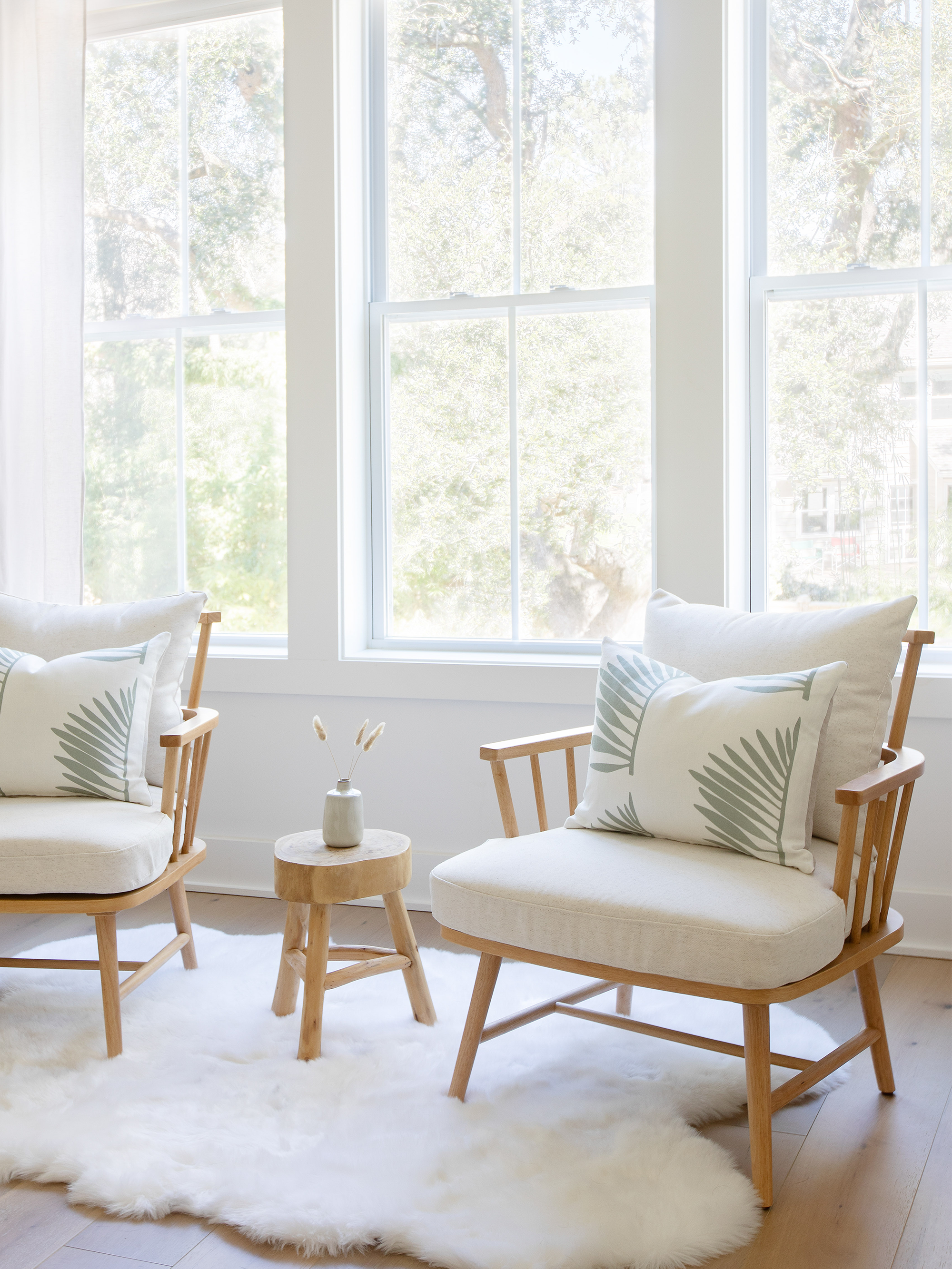 Palmetto pillow in Leaf styled by Emily Daws – placed on a vintage settee in a Charleston cottage