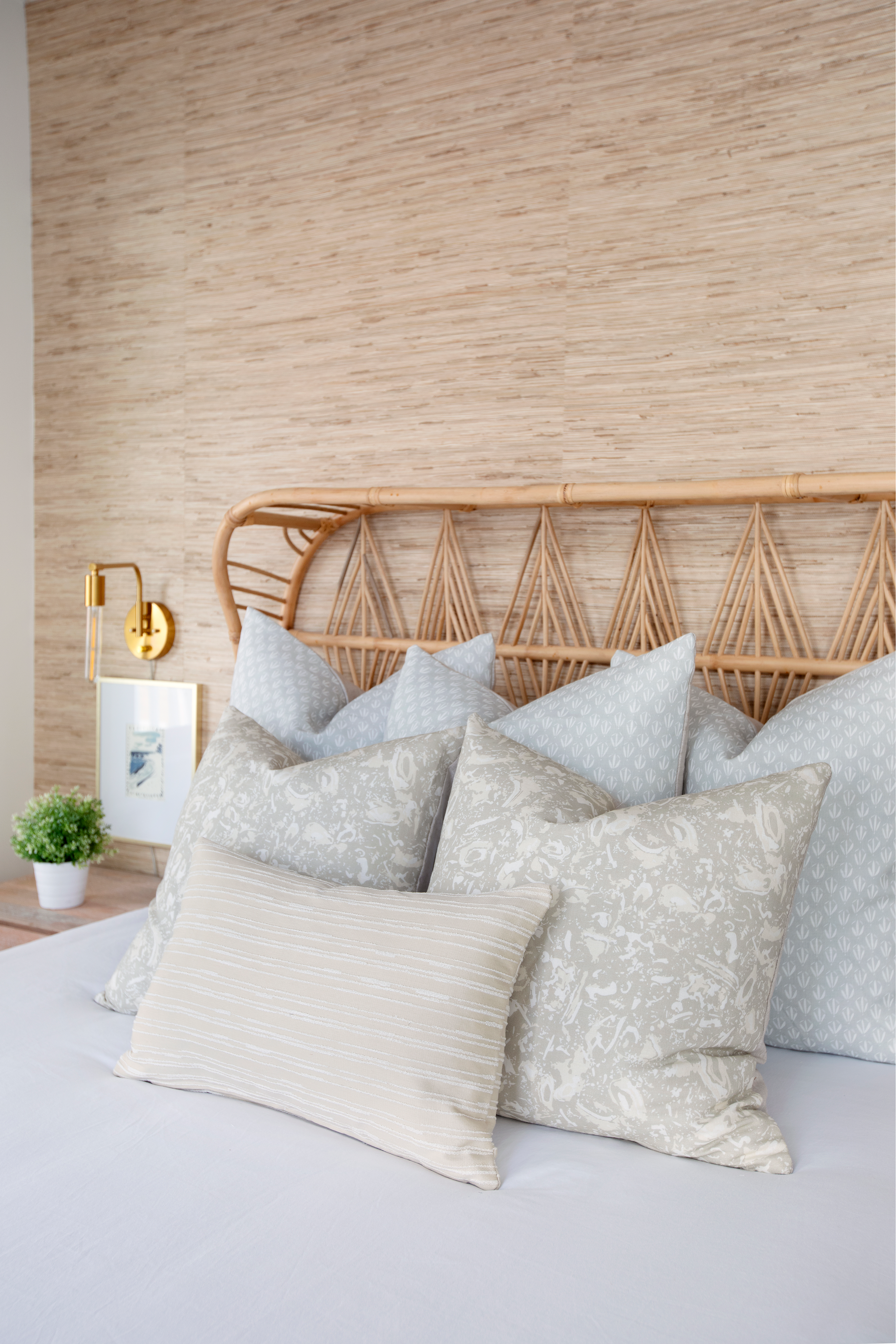 River Reef Pillow in Marble