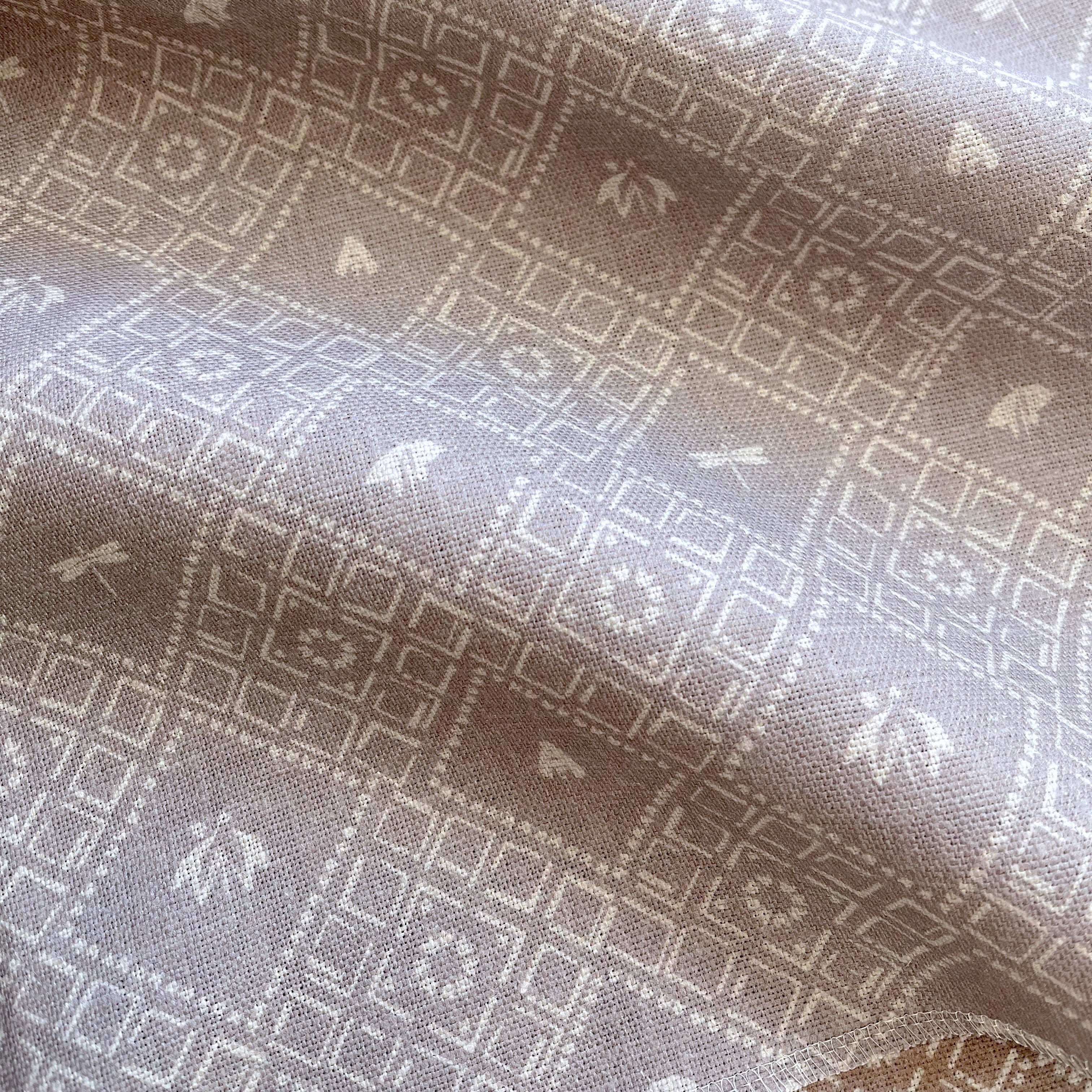 Americana fabric in Camomile – close-up of natural linen and pattern from the Fauna Collection