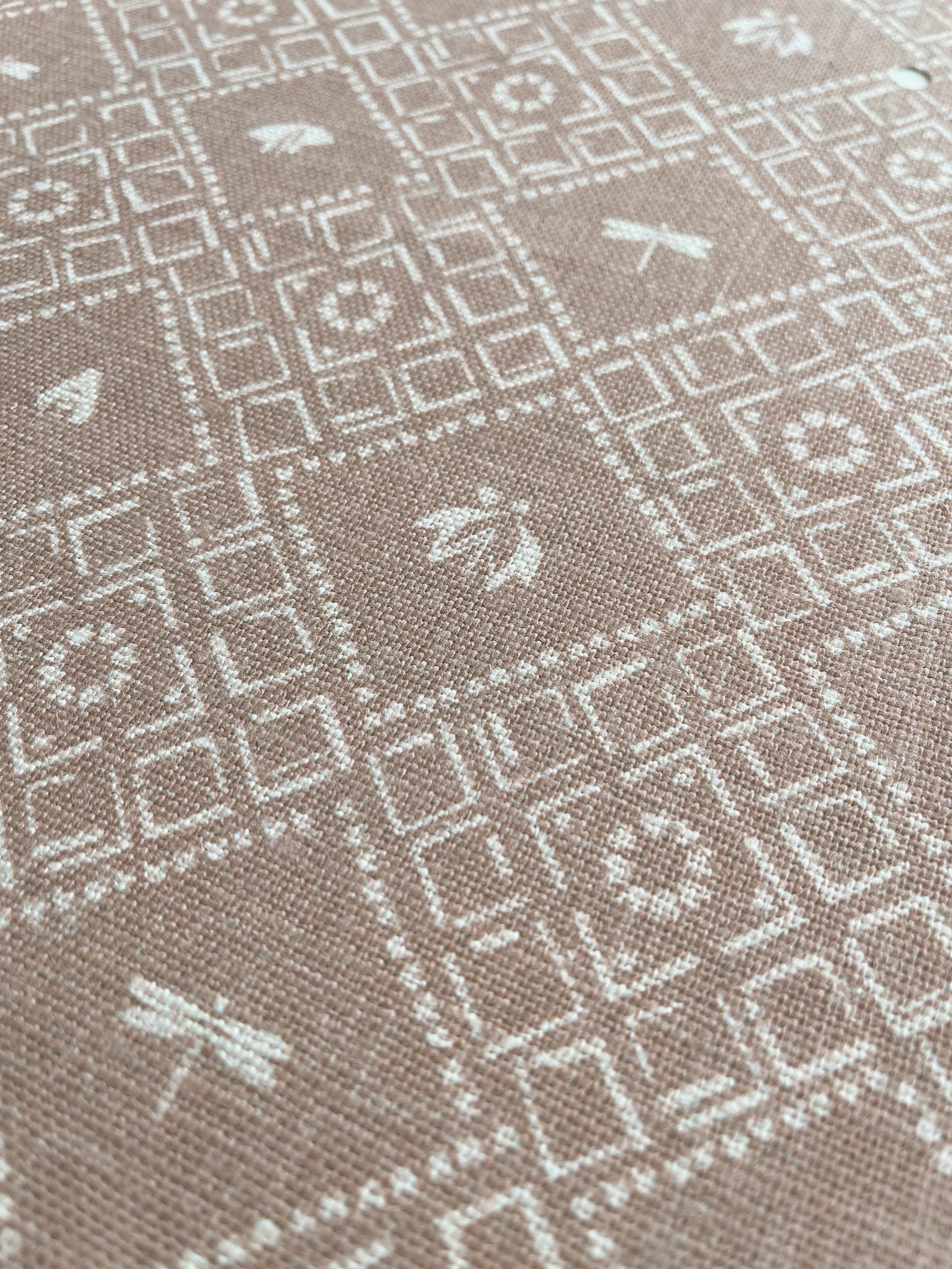Americana pillow in Cumin – close-up of natural linen and pattern from the Fauna Collection