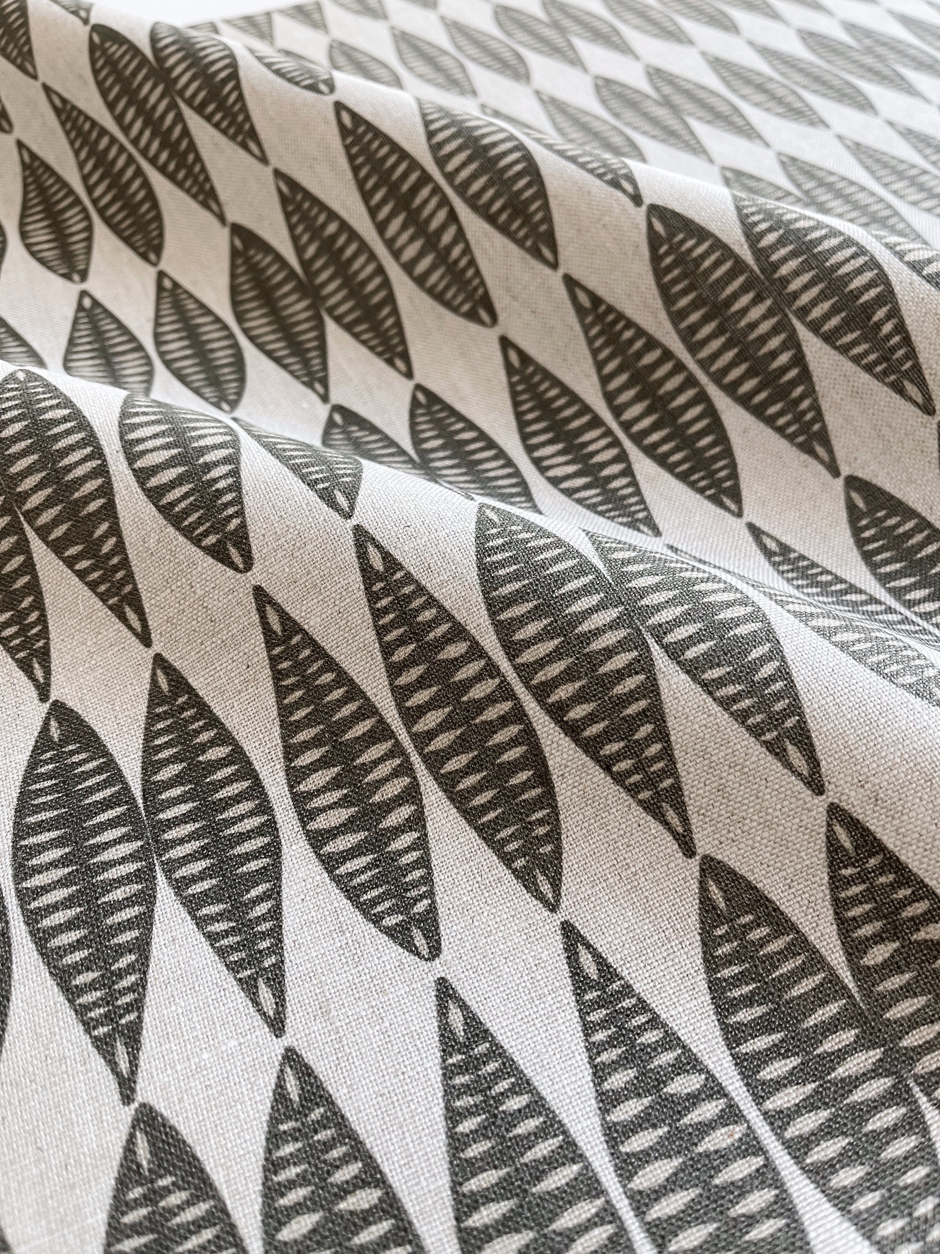 Leaflette Pillow in Peppercorn