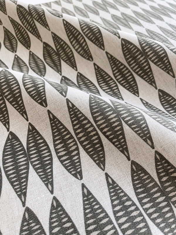 Leaflette Fabric in Peppercorn